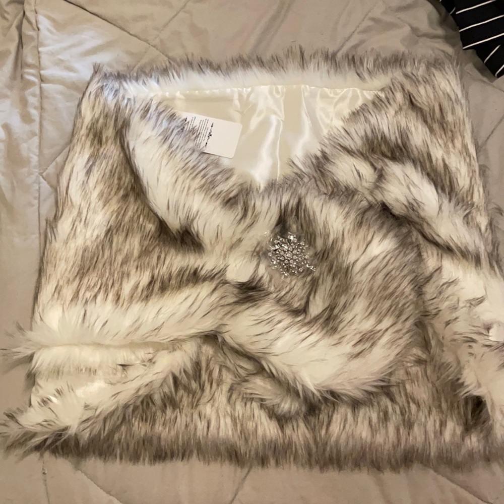 NWT faux fur cape